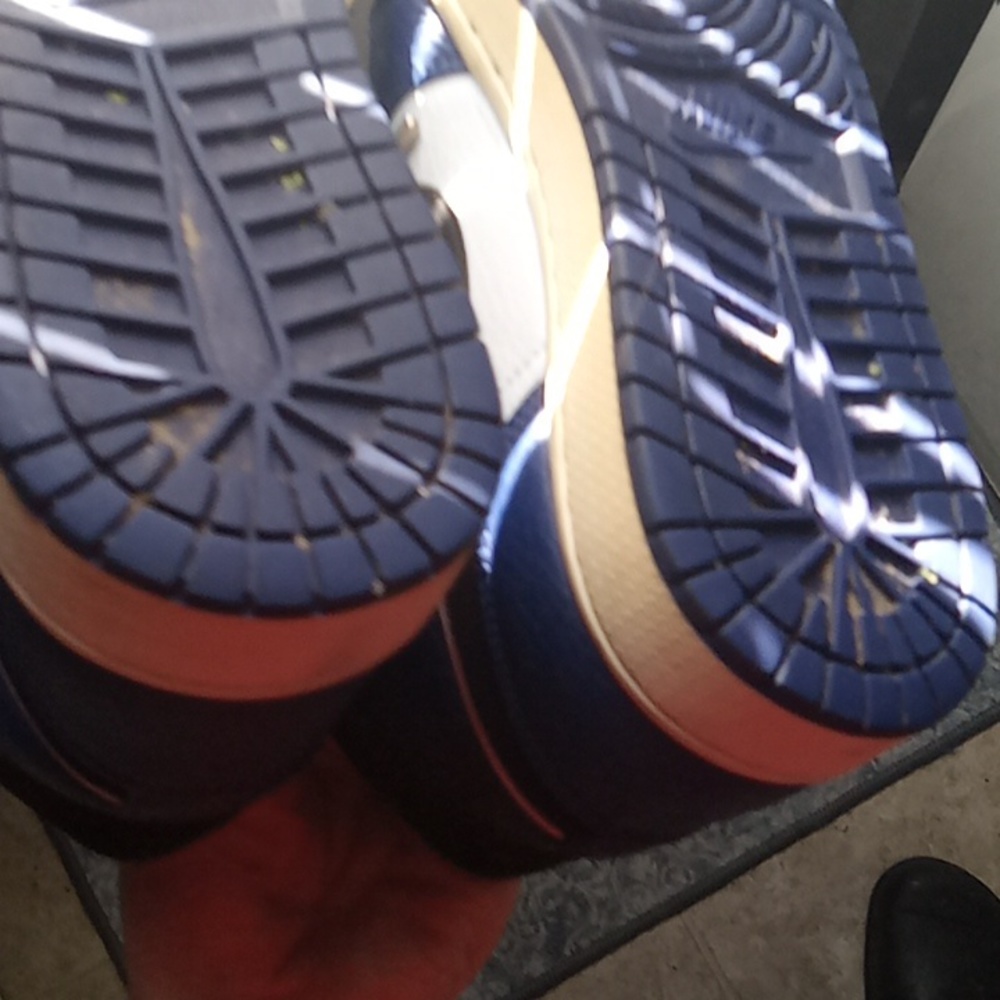 Air Jordan 1 High it's an old colorway I think it's called m.nightnavy,red,sail - Picture 10 of 14